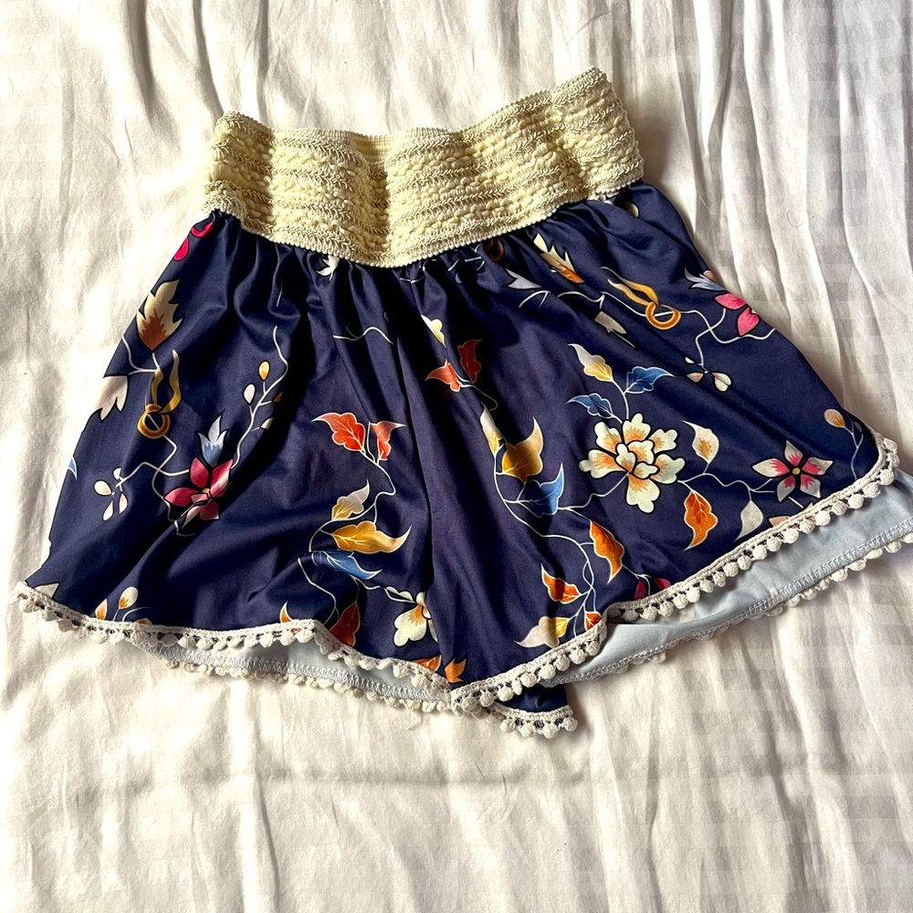 Silky shorts with gorgeous waistband and trim around legs